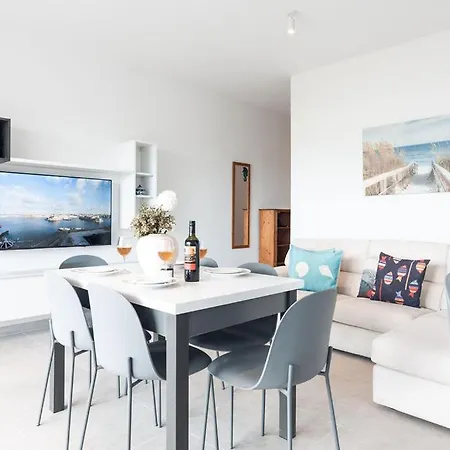 Stunning 3bed Seaview Flat In Ghadira By Homely