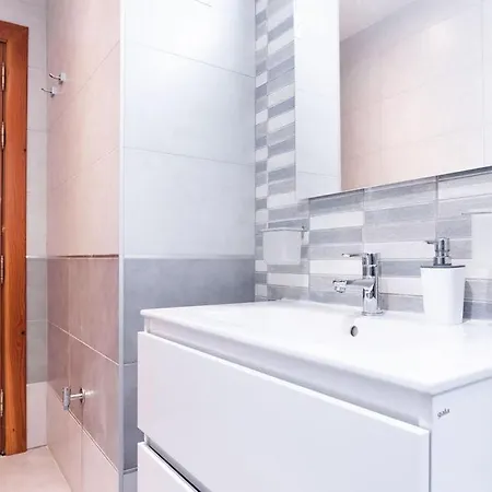 Stunning 3bed Seaview Flat In Ghadira By Homely Apartament *