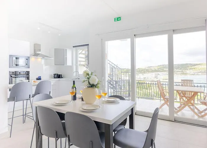 Stunning 3bed Seaview Flat In Ghadira By Homely Διαμέρισμα