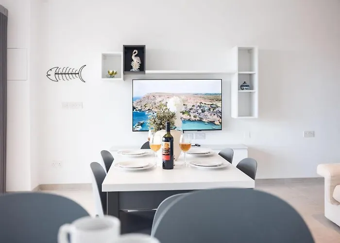 Stunning 3bed Seaview Flat In Ghadira By Homely *