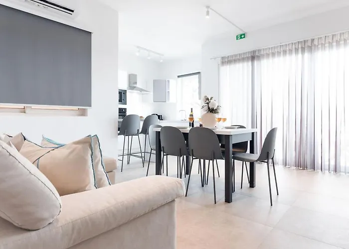 Stunning 3bed Seaview Flat In Ghadira By Homely Apartament *