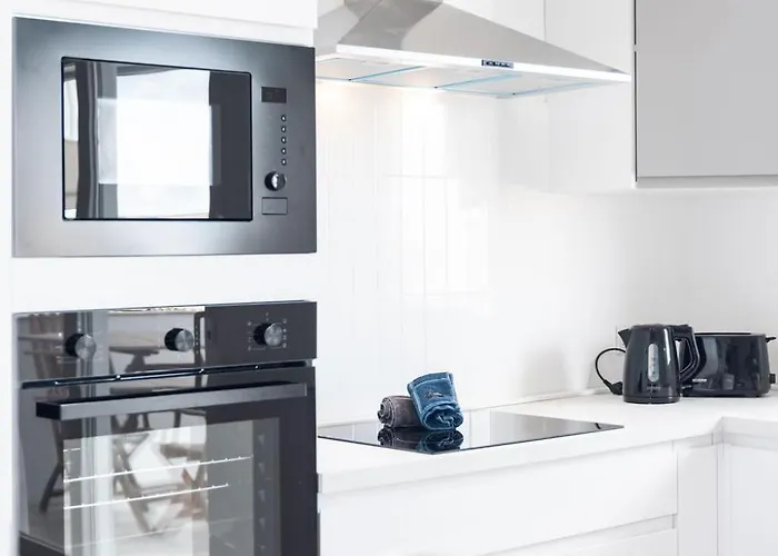 Apartament Stunning 3bed Seaview Flat In Ghadira By Homely *