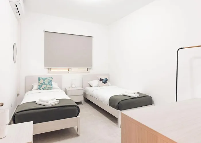 Stunning 3bed Seaview Flat In Ghadira By Homely *