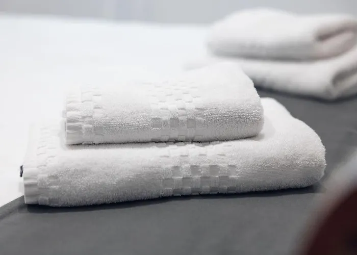 Stunning 3bed Seaview Flat In Ghadira By Homely Διαμέρισμα