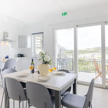 Stunning 3bed Seaview Flat In Ghadira By Homely Lejlighed