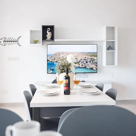 Stunning 3bed Seaview Flat In Ghadira By Homely *