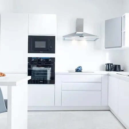 Stunning 3bed Seaview Flat In Ghadira By Homely Is-Sellum