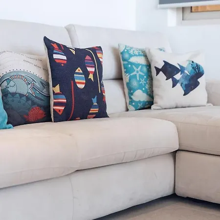 Stunning 3bed Seaview Flat In Ghadira By Homely Lägenhet