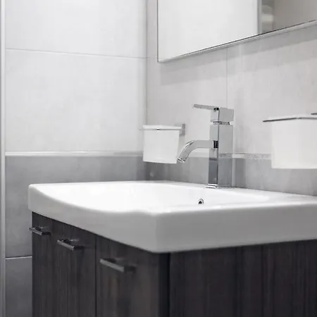 Stunning 3bed Seaview Flat In Ghadira By Homely *