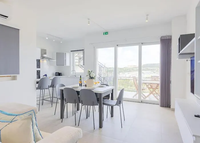 Stunning 3bed Seaview Flat In Ghadira By Homely * Is-Sellum