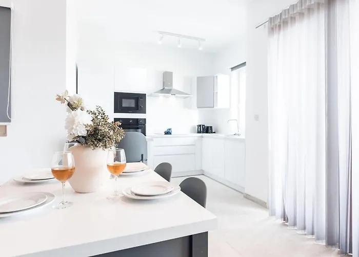 Appartement Stunning 3bed Seaview Flat In Ghadira By Homely *