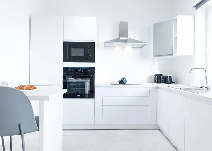 Stunning 3bed Seaview Flat In Ghadira By Homely Is-Sellum