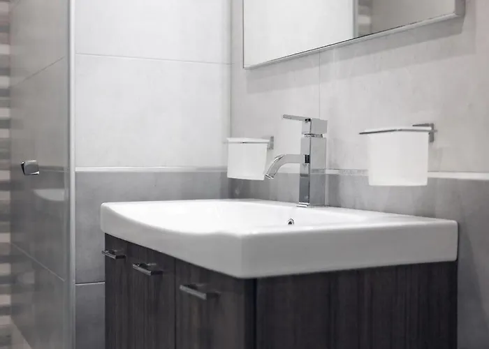 Stunning 3bed Seaview Flat In Ghadira By Homely *