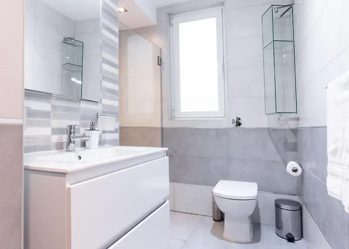 Stunning 3bed Seaview Flat In Ghadira By Homely * Is-Sellum