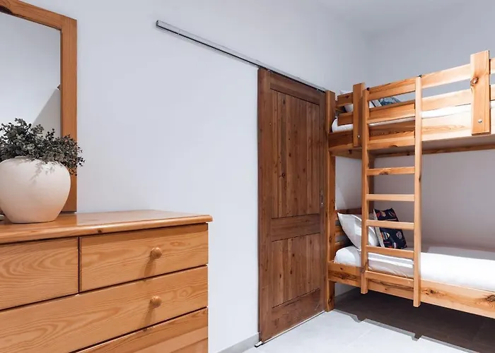 Stunning 3bed Seaview Flat In Ghadira By Homely * Is-Sellum